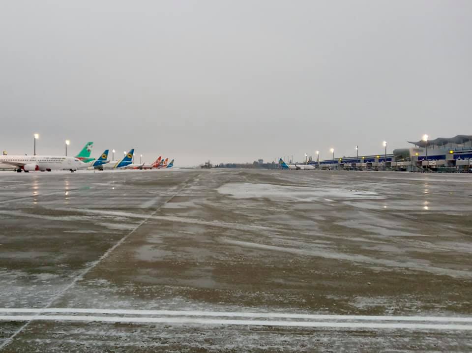 Низка літаків не змогли приземлитися в аеропорту «Бориспіль» через складні погодні умови