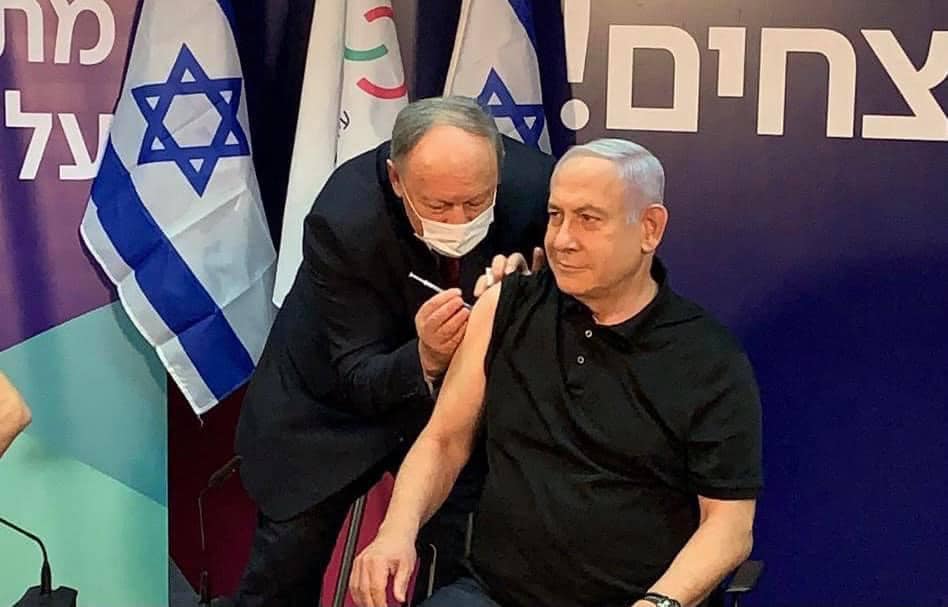 Прем'єр Ізраїлю Нетаньягу вакцинувався від коронавірусу у прямому ефірі