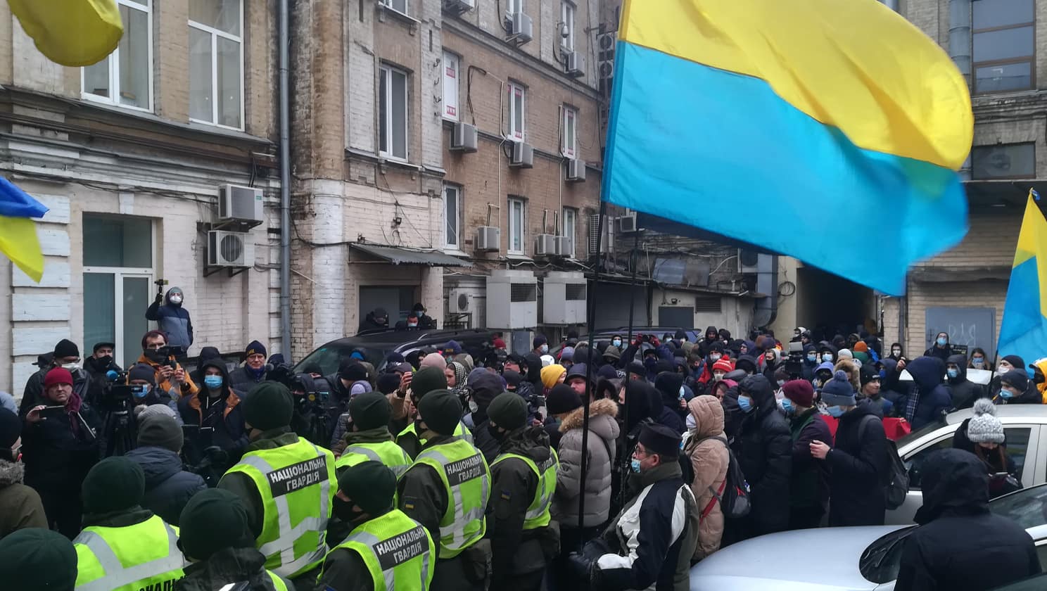 У Києві під будівлею суду, де мають обрати запобіжний захід Татарову, зібрались активісти