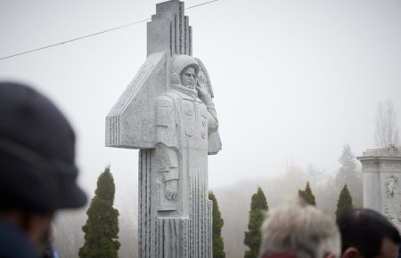 У Києві відкрили пам'ятник першому українському космонавту Леоніду Каденюку (фото)