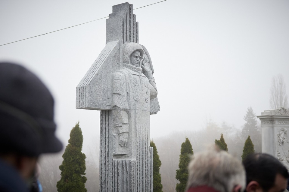 У Києві відкрили пам'ятник першому українському космонавту Леоніду Каденюку (фото)