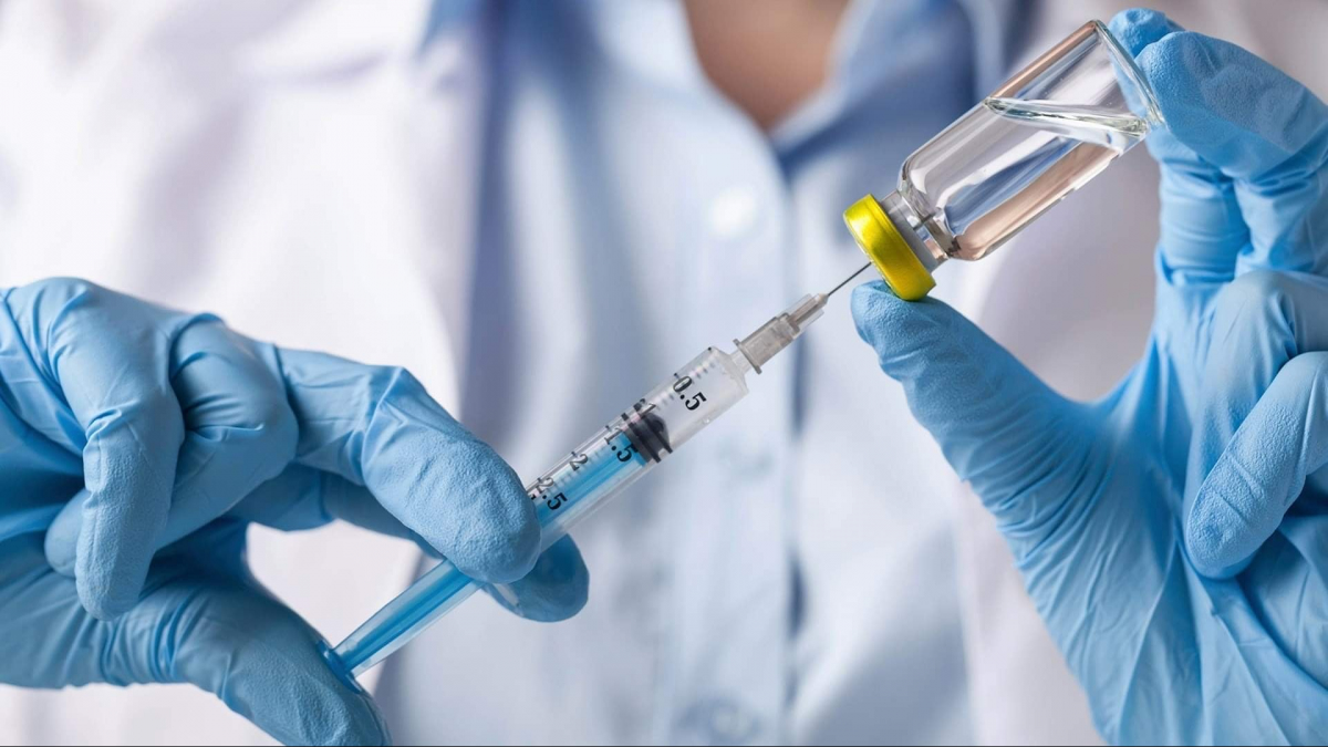 У РНБО назвали терміни вакцинації проти COVID-19 в Україні
