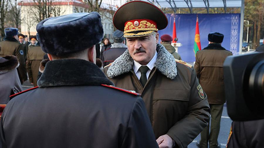 Поки останній ОМОНівець мені не скаже йти, я буду наглухо стояти в цій країні — Лукашенко (відео)
