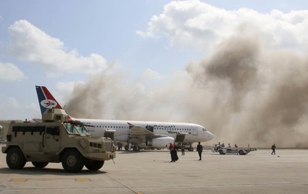 Унаслідок вибуху в аеропорту Ємена загинули 26 людей, а понад 50 поранені