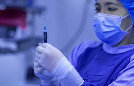 Іспанія розпочне вакцинацію населення від коронавірусу 27 грудня