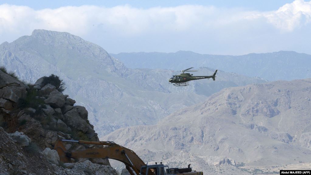 У Пакистані розбився вертоліт, який мав евакуювати тіла загиблих через лавину