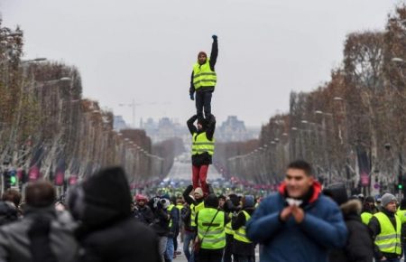 Парламент Франції відкликав статтю про заборону публікувати фото силовиків