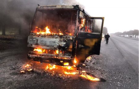 На Дніпропетровщині на ходу загорівся автобус з пасажирами