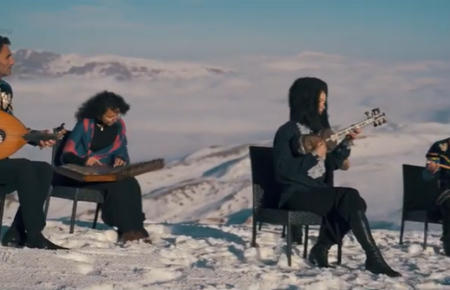 Українські та азербайджанські музики заграли «Щедрика» серед гір (відео)