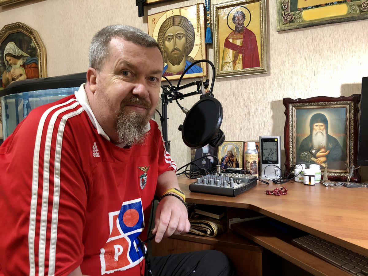 Дорослий чоловік, а страшно — священик із Луганщини про те, як починав роботу над подкастами