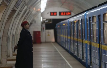 Макогон: Київ планує закупити в метро 50 вагонів, половину — з наскрізним проходом
