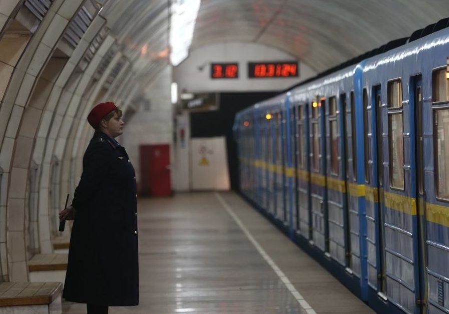 Макогон: Київ планує закупити в метро 50 вагонів, половину — з наскрізним проходом