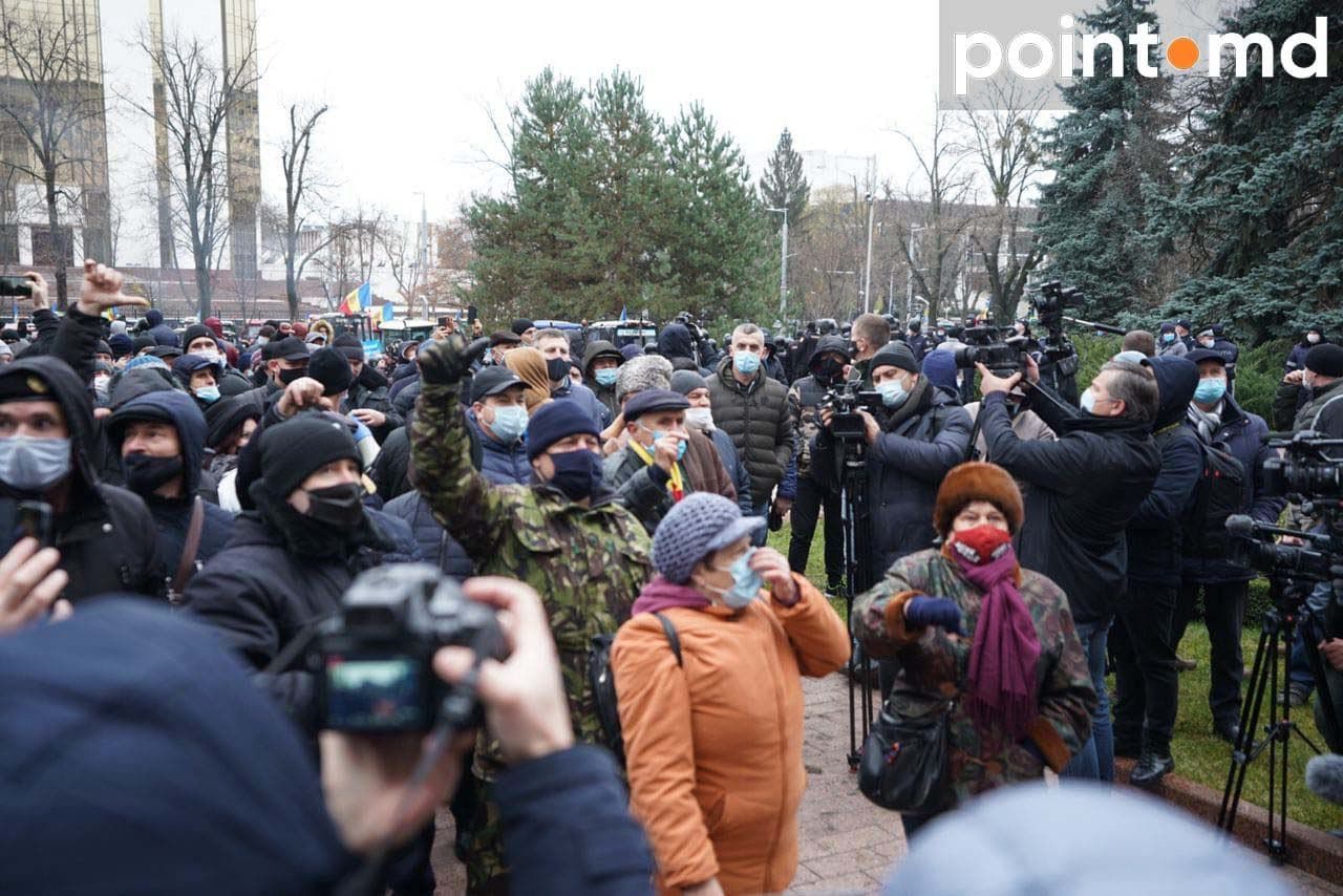 В Кишиневе фермеры вышли на протесты, полиция применила слезоточивый газ