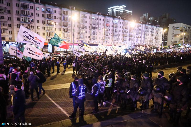 Протести ФОПів: протестувальники прийшли до Палацу «Україна», де відбувається концерт «Вечірнього кварталу»