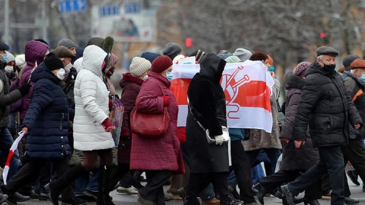 У Білорусі проходять недільні акції та марші: знову стягують спецтехніку та силовиків
