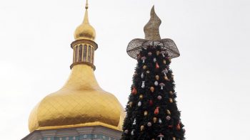 Шляпа на елке: власть должна была все объяснить и оставить, как задумано — специалист по публичным коммуникациям Шляпа на елке: власть должна была все объяснить и оставить, как задумано — специалист по публичным коммуникациям