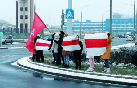 У Білорусі люди вийшли на протестні «прогулянки»