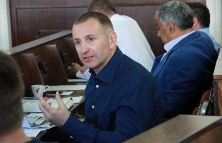 «Тысяча Михайлишина»: в Черновцах образовались очереди за выплатами от кандидата, проигравшего выборы