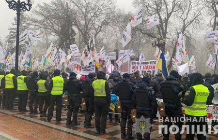 В Киеве митингующие перекрыли движение по улице Грушевского – полиция