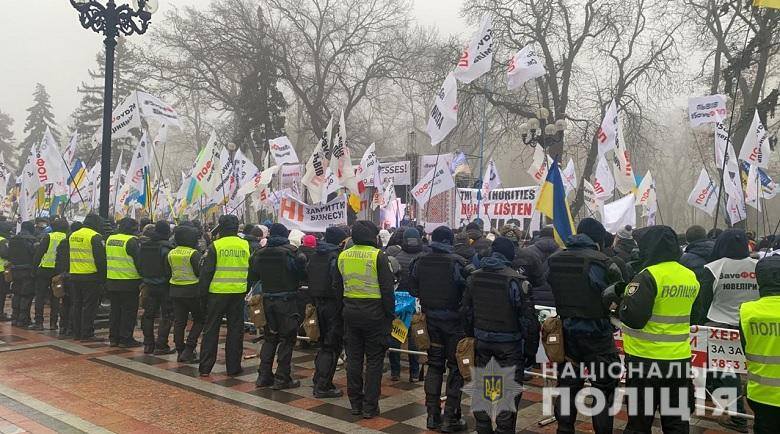 В Киеве митингующие перекрыли движение по улице Грушевского – полиция