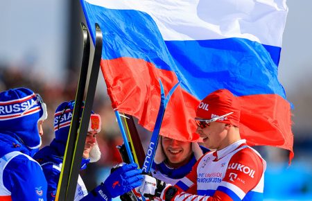 Российским спортсменам на два года запретили выступать под национальным флагом