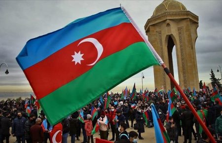 В Баку прошел военный парад по случаю завершения конфликта в Карабахе
