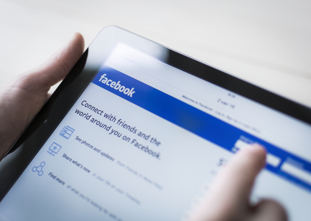 Збій у роботі Facebook та Instagram імовірно стався через спробу об'єднати чати цих соцмереж — експерт із кібербезпеки