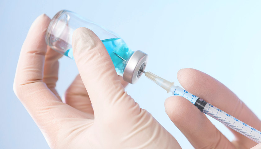 В свободной продаже вакцина от COVID-19 появится нескоро — Радуцкий
