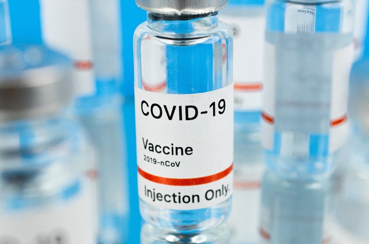 COVID-19: у США затвердили використання вакцини від компанії Moderna
