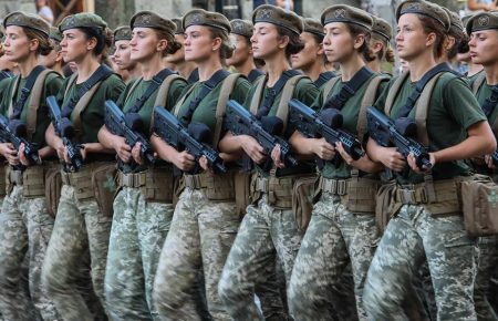 Жінка має почуватися безпечно в армії, а не бути мовчазним об’єктом, до якого можна залицятися — Amnesty International Ukraine