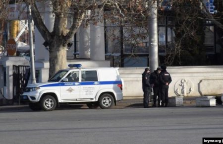 В окупованому Севастополі «поліція» посилено патрулює площу Нахімова