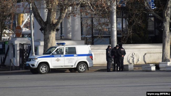 В окупованому Севастополі «поліція» посилено патрулює площу Нахімова