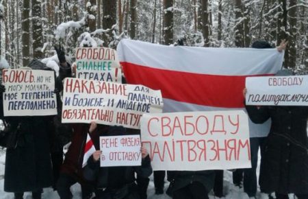 Вже не десятки і не тисячі, але люди все ще виходять на протести в Білорусі — Зміцер Лукашук