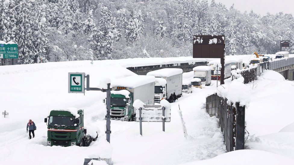 Снегопад в Японии: почти 80 человек пострадали, 1 погиб