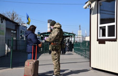 Боевики на Донбассе продолжают блокировать работу пяти КПВВ