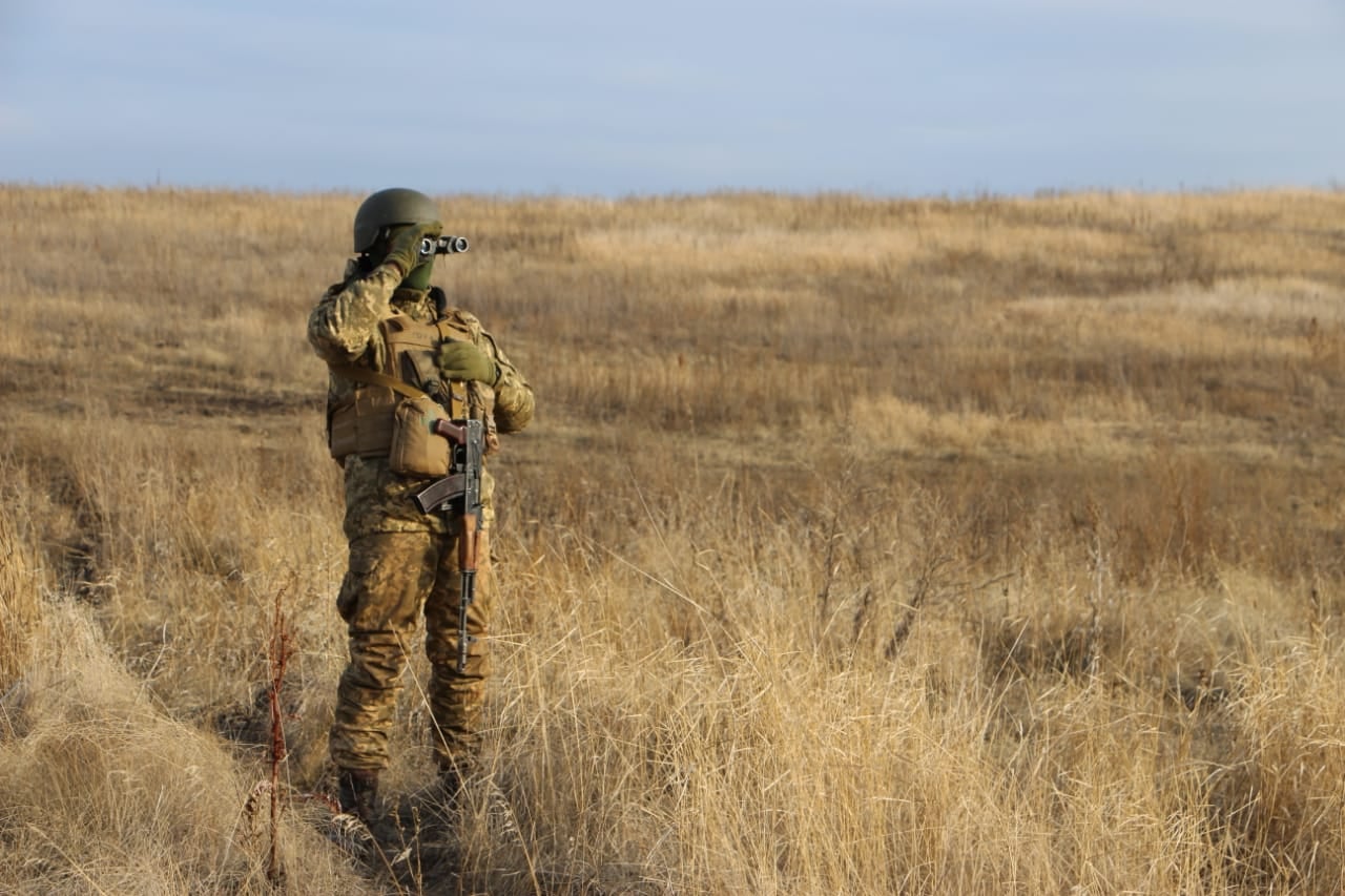 На Донбасі бойовики тричі відкривали вогонь з гранатометів та кулеметів