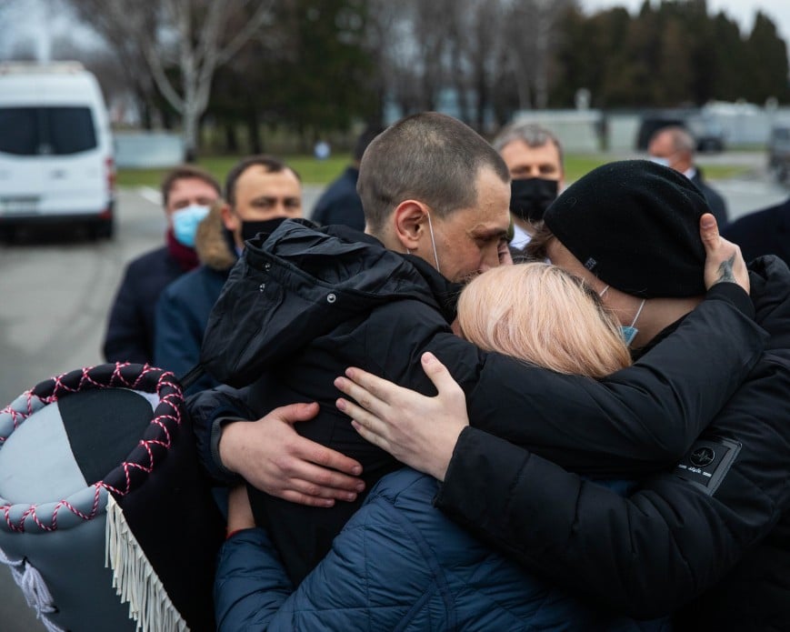 До України повернулися четверо моряків, яких 5 років утримували в Лівії