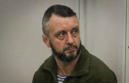 «Впечатление, что судьи не знают, что делать с этим делом»: Апелляционный суд оставил Антоненко под стражей