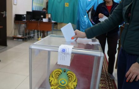У Казахстані протестують проти виборів до парламенту, є затримані