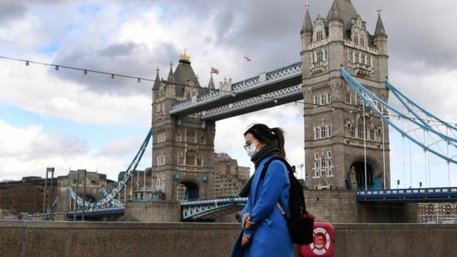 Жорсткіший карантин у Британії не дає результатів, кількість смертей зростає — лондонський журналіст