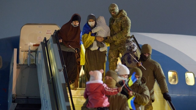 В Україну повернули двох жінок і їхніх дітей із табору біженців у Сирії