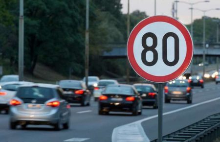 У Франції зниження швидкості на заміських трасах до 80 км/год врятувало 350 життів — експерт