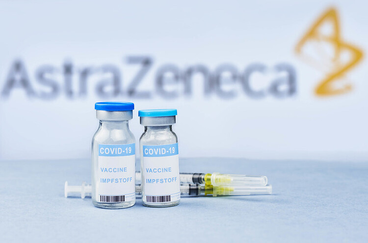 У Євросоюзі спростували зв'язок вакцини AstraZeneca з ризиком утворення тромбів