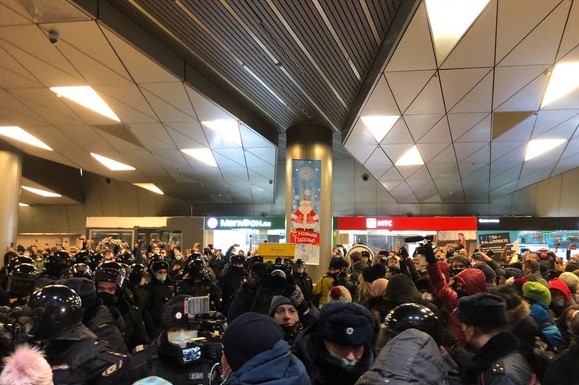 В аеропорту «Внуково» затримали понад 20 людей, в тому числі, соратників Навального