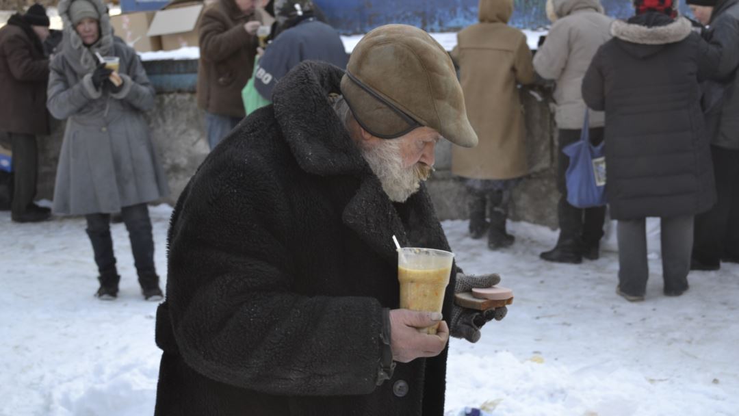 Як бездомним людям пережити морози?
