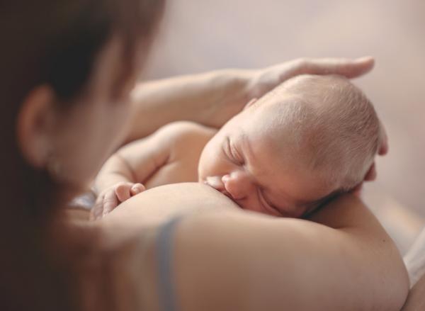 Бути на руках — базова потреба малюка, до цього він не звикне — педіатриня