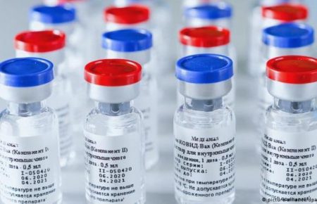 Венгрия первой в ЕС одобрила применение российской вакцины «Спутник V»