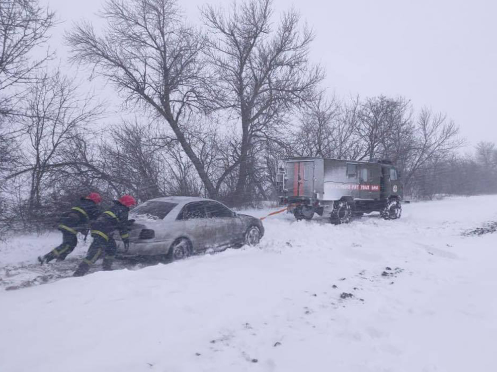 Непогода в Украине: на Одесчине  на некоторых трассах запретили движение транспорта, за сутки отбуксировали 109 автомобилей — ГСЧС