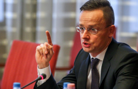 27 января Киев посетит глава МИД Венгрии Петер Сийярто