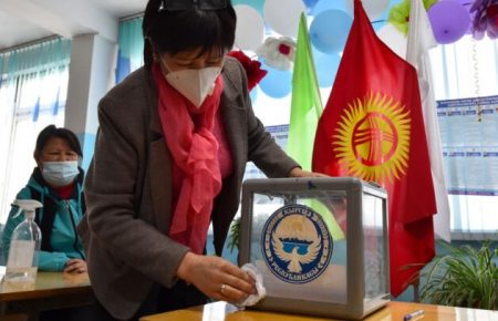 В Киргизии 81,3% граждан проголосовали за президентскую форму правления на референдуме